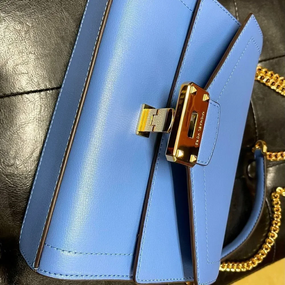 🌟70% OFF🌟NEW🌟 Michael Kors Kinsley Medium Flap Shoulder Bag French Blue